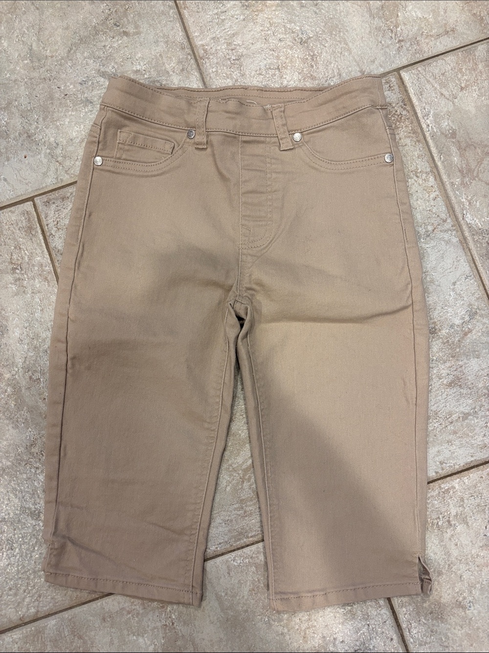 DG2 by Diane Gilman Tan Knee-Length Pull-On Shorts